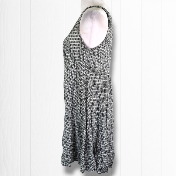 H&M Women's Black & White Geometric Pattern Sleeveless Sheath Mini Dress Size 6 - Picture 6 of 10